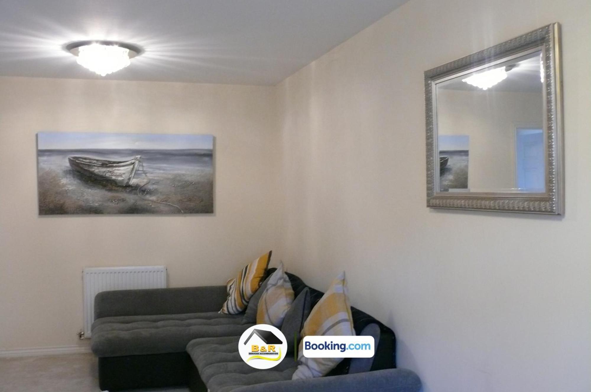 3 Bedroom House By B And R Serviced Accommodation Amesbury With Super Fast Wi-Fi 145Mbps ภายนอก รูปภาพ