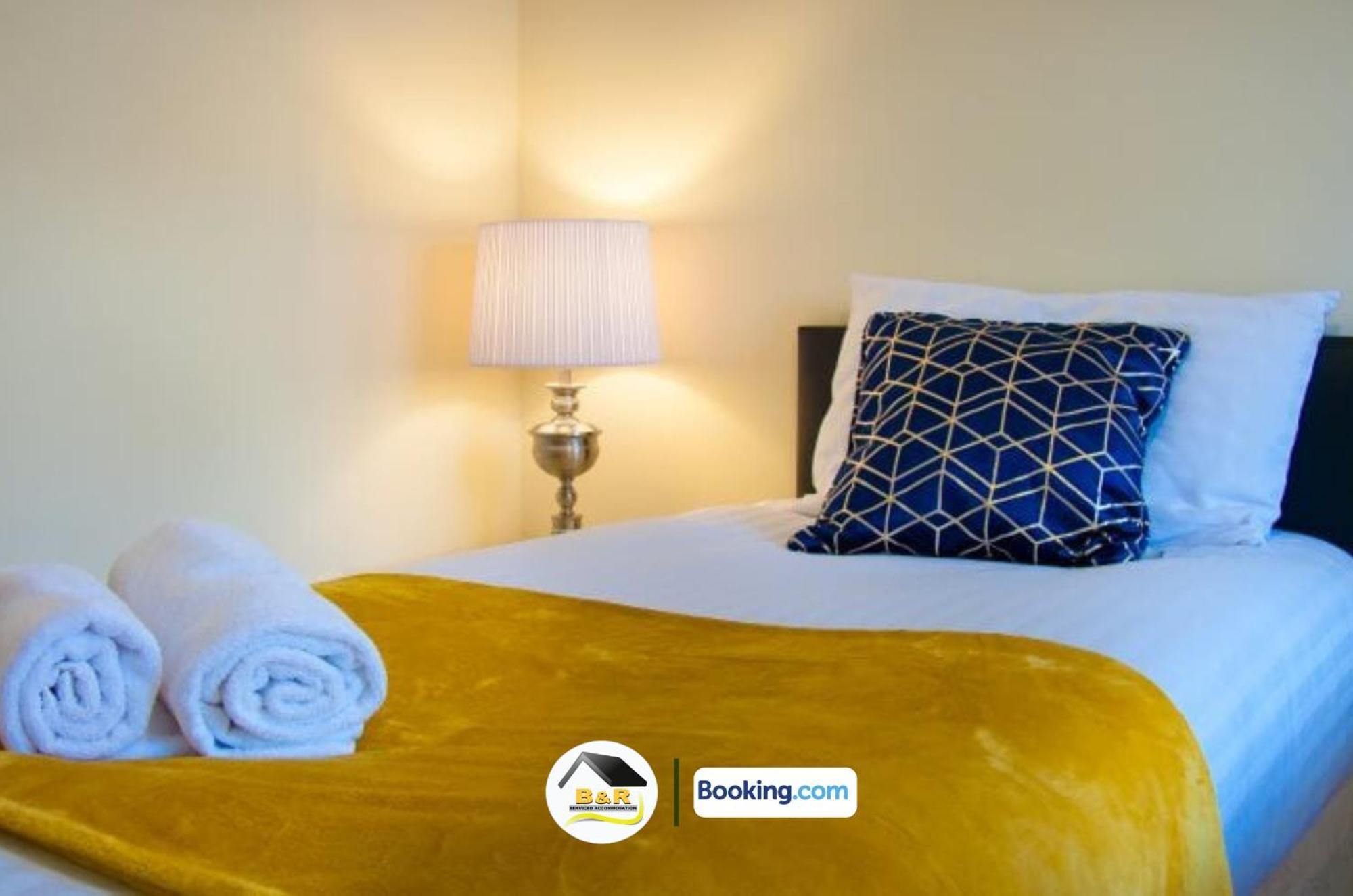 3 Bedroom House By B And R Serviced Accommodation Amesbury With Super Fast Wi-Fi 145Mbps ภายนอก รูปภาพ