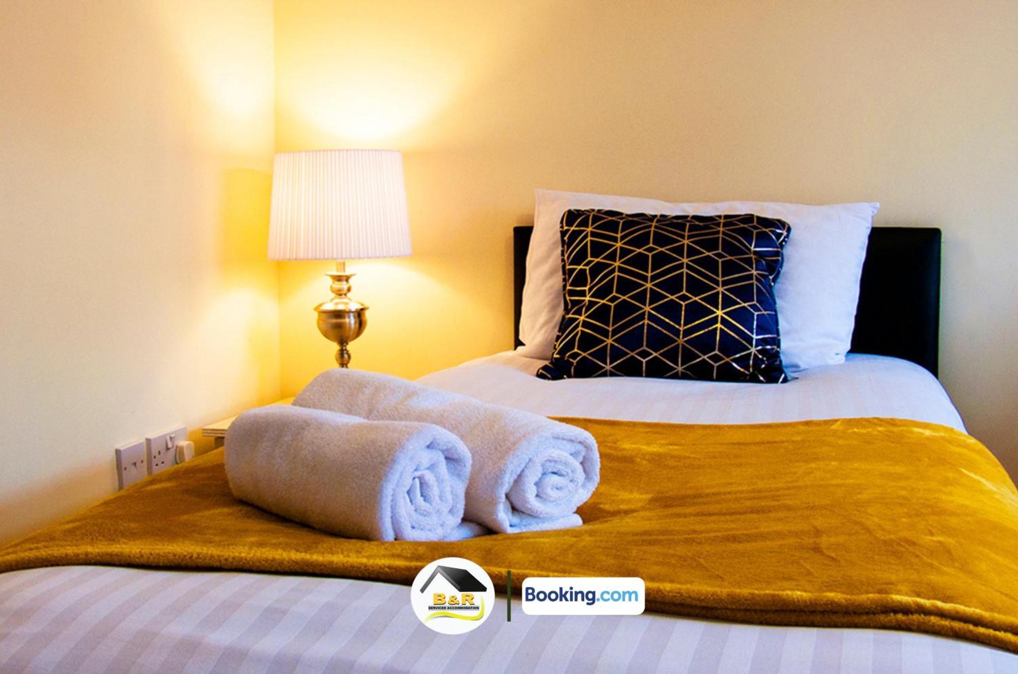3 Bedroom House By B And R Serviced Accommodation Amesbury With Super Fast Wi-Fi 145Mbps ภายนอก รูปภาพ