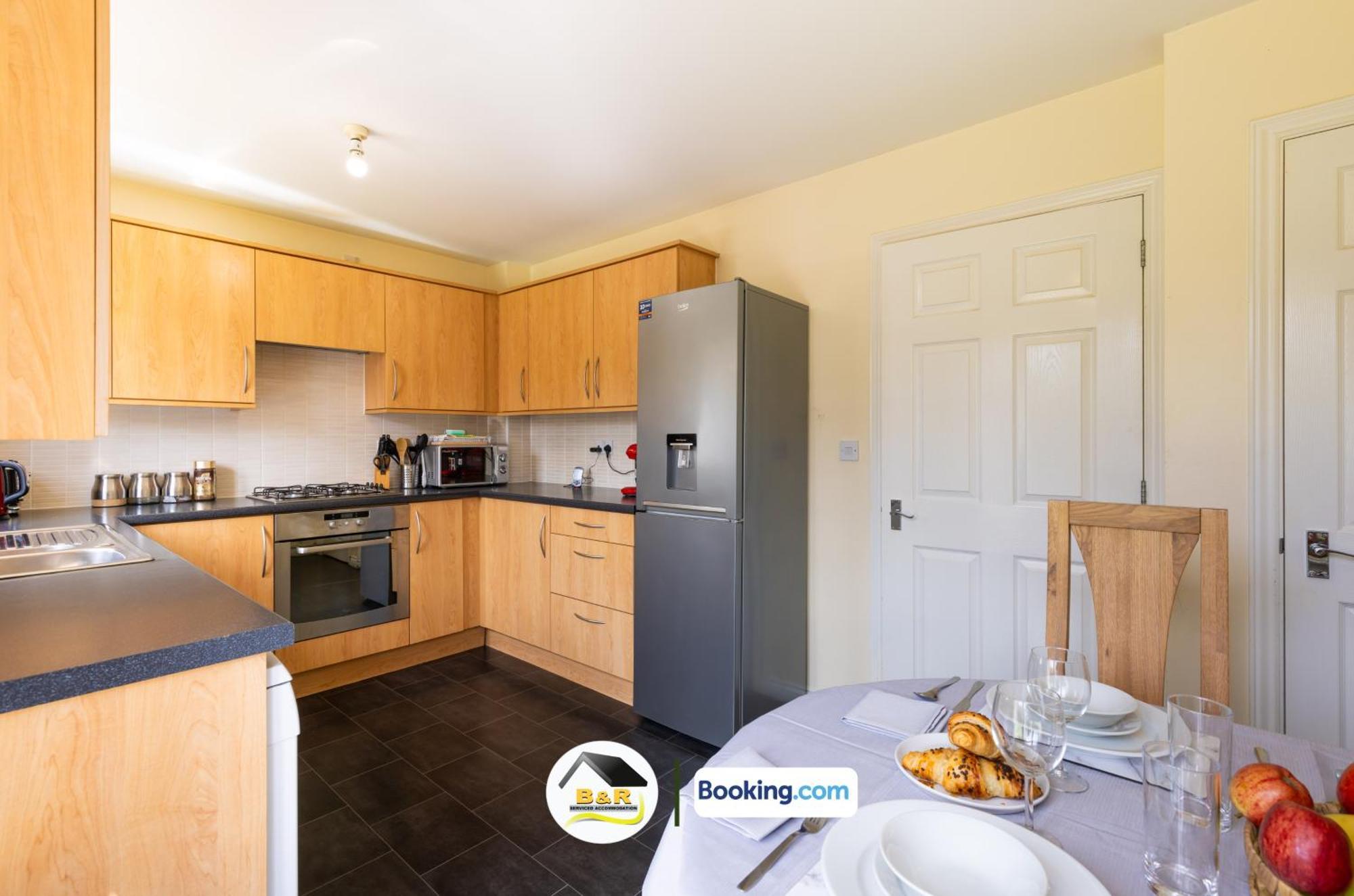 3 Bedroom House By B And R Serviced Accommodation Amesbury With Super Fast Wi-Fi 145Mbps ภายนอก รูปภาพ