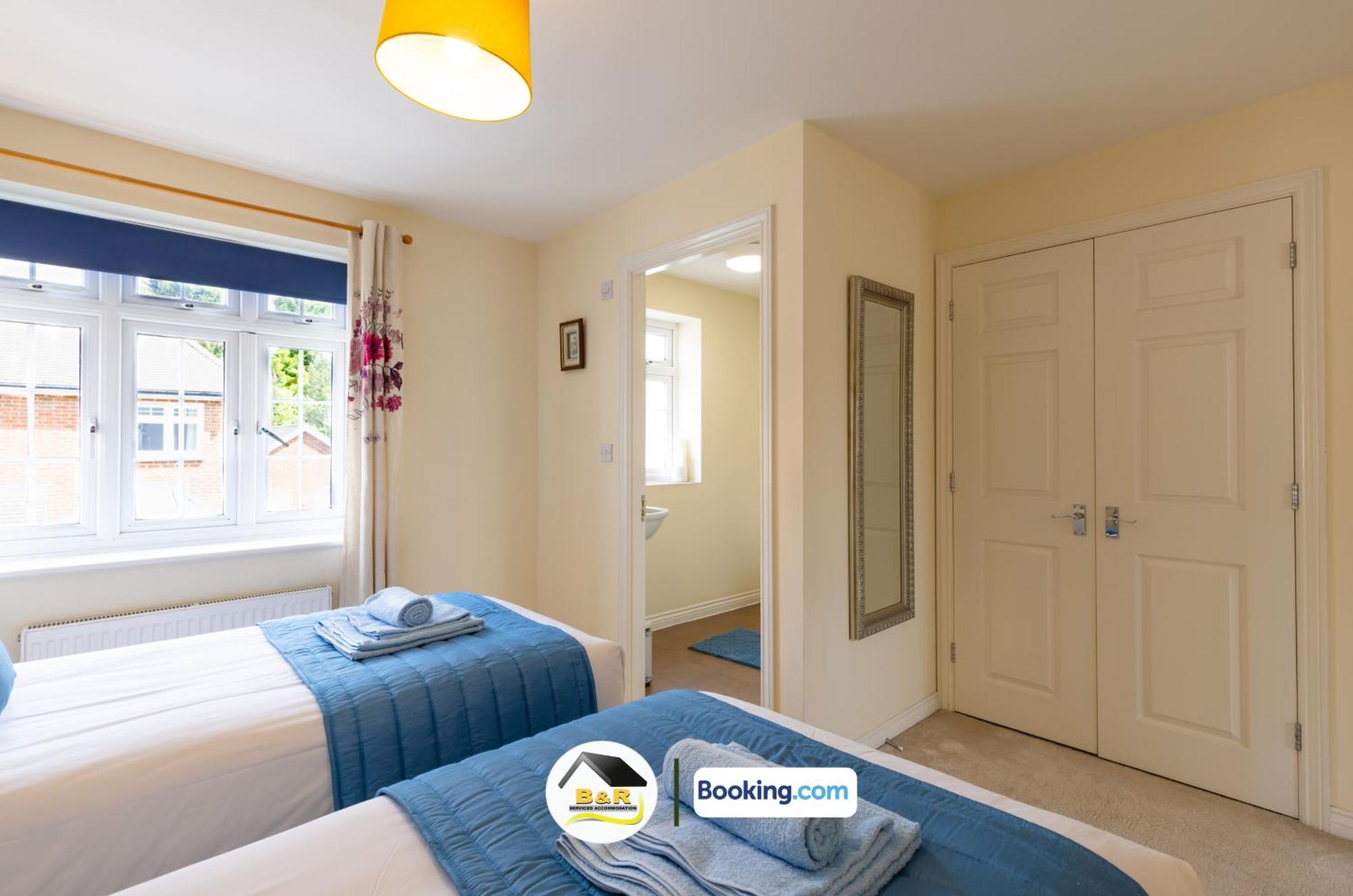 3 Bedroom House By B And R Serviced Accommodation Amesbury With Super Fast Wi-Fi 145Mbps ภายนอก รูปภาพ