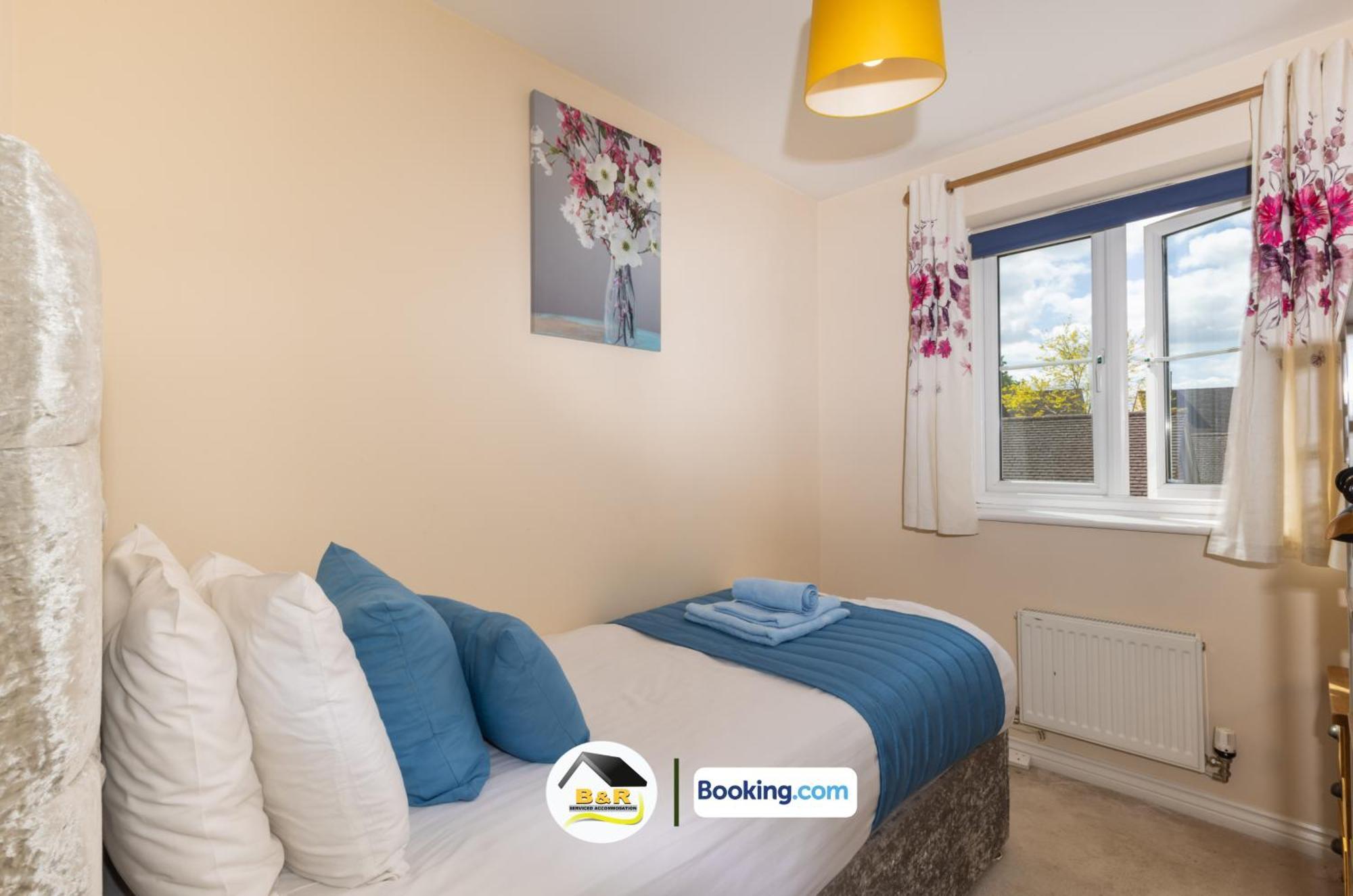 3 Bedroom House By B And R Serviced Accommodation Amesbury With Super Fast Wi-Fi 145Mbps ภายนอก รูปภาพ